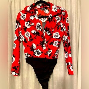 NWT bold bodysuit - Parisian